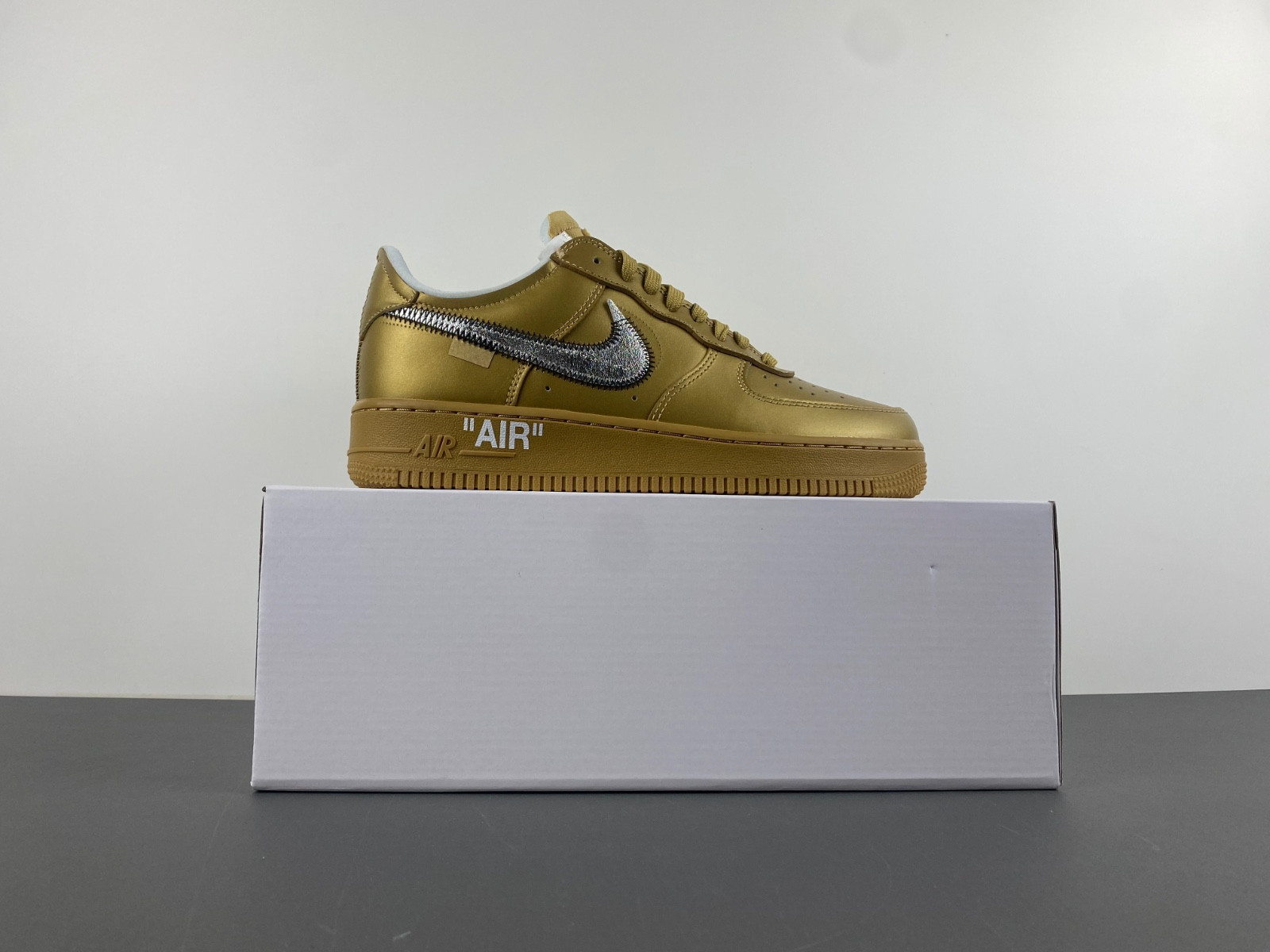 OFF White x Nike Air Force 1 AO4297-800