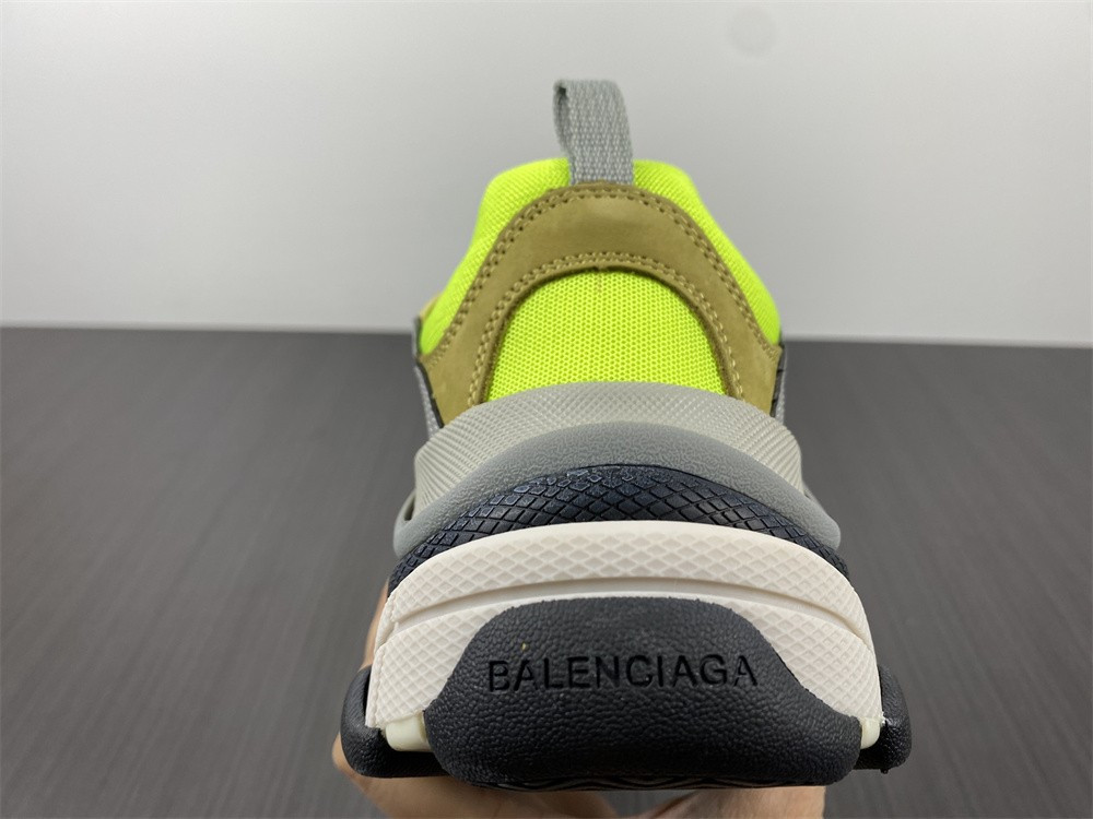 BLCG Triple S 524039-W09O3-1801