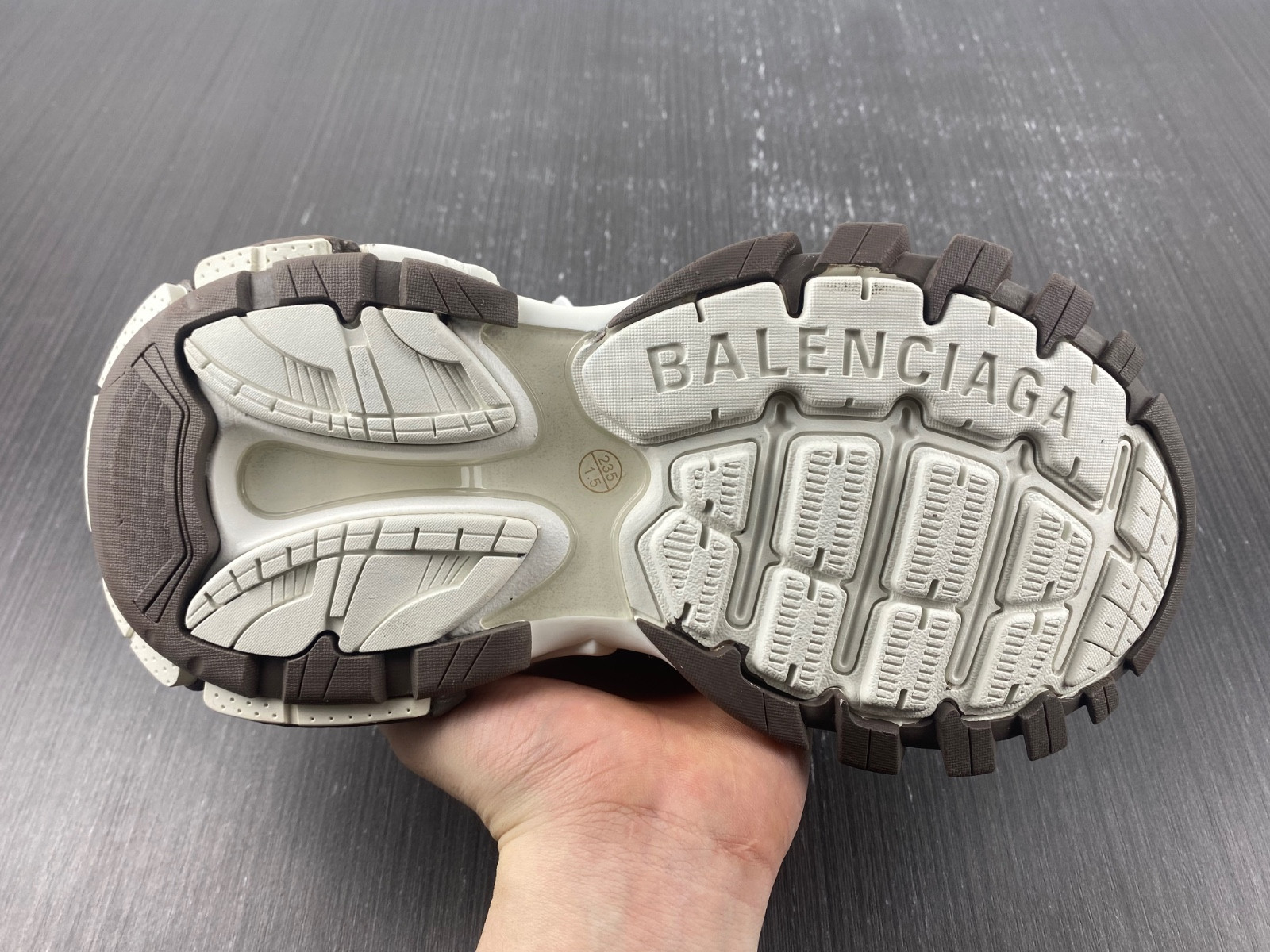 Ba*len*cia*ga track 542436 w3ac1 1897