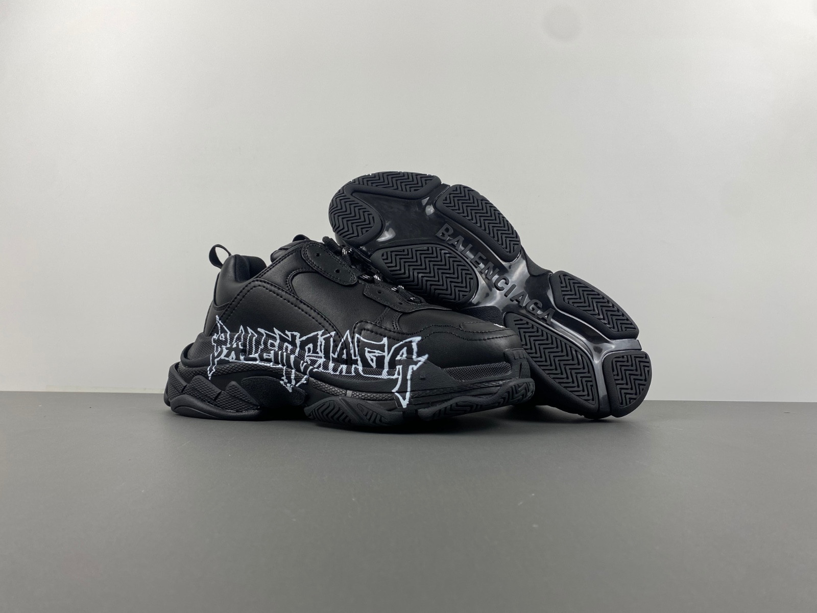 Ba*len*cia*ga triple s