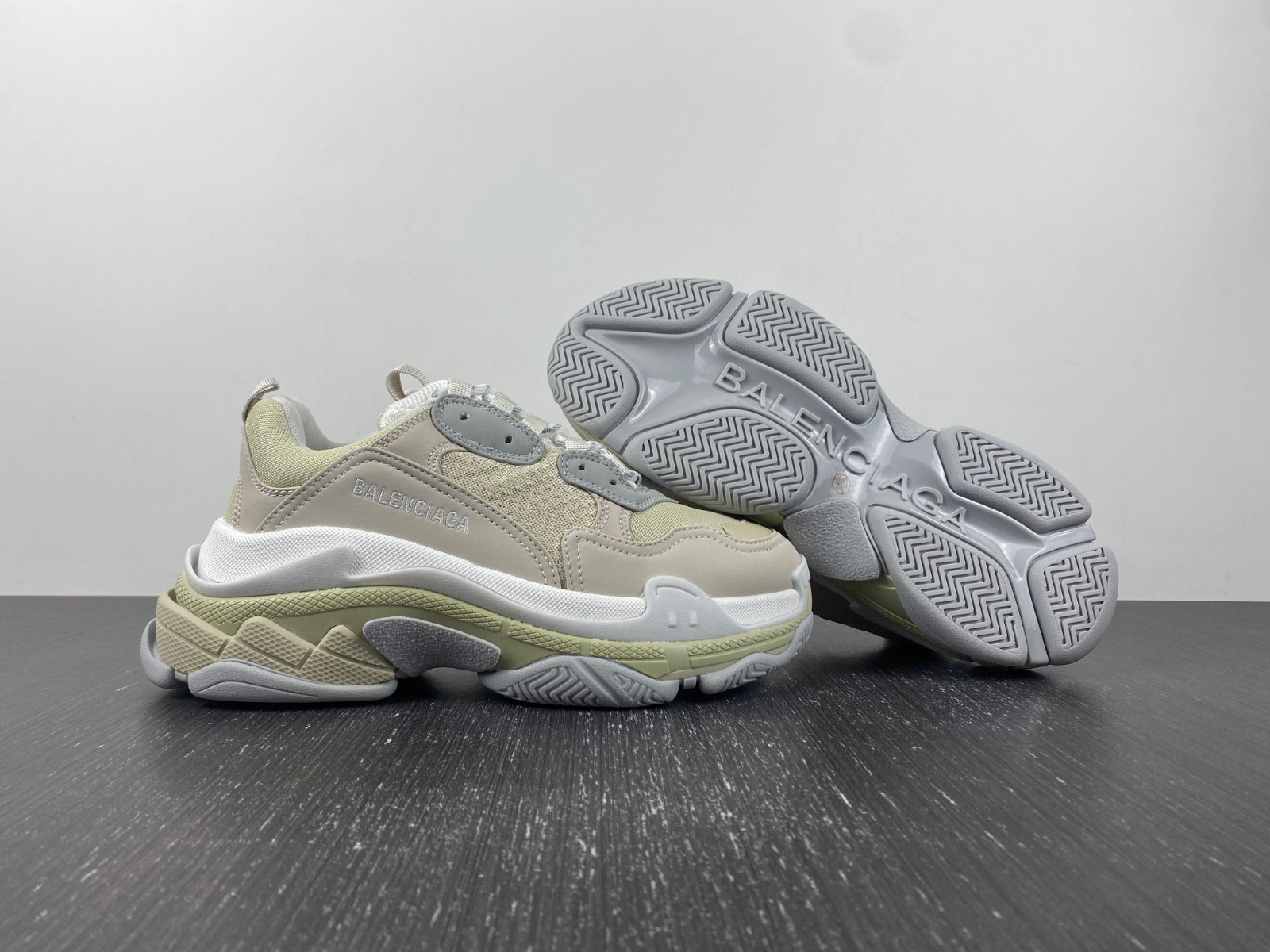 Ba*len*cia*ga triple s  524039 w2fw4 9790