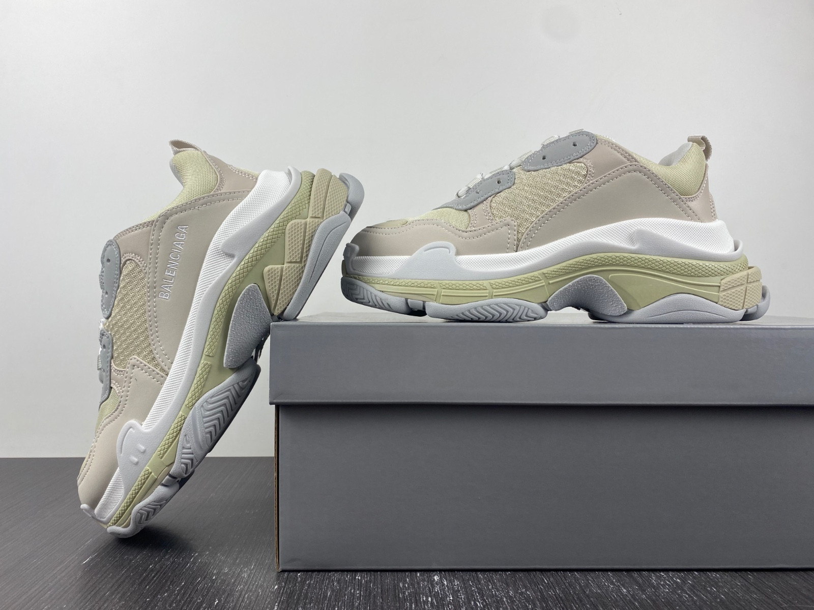 Ba*len*cia*ga triple s  524039 w2fw4 9790