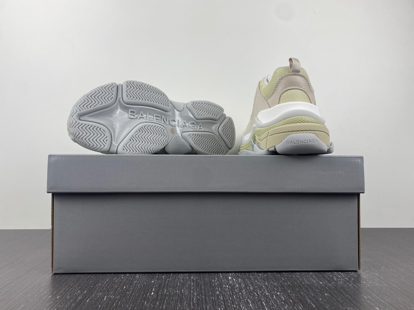 Ba*len*cia*ga triple s  524039 w2fw4 9790