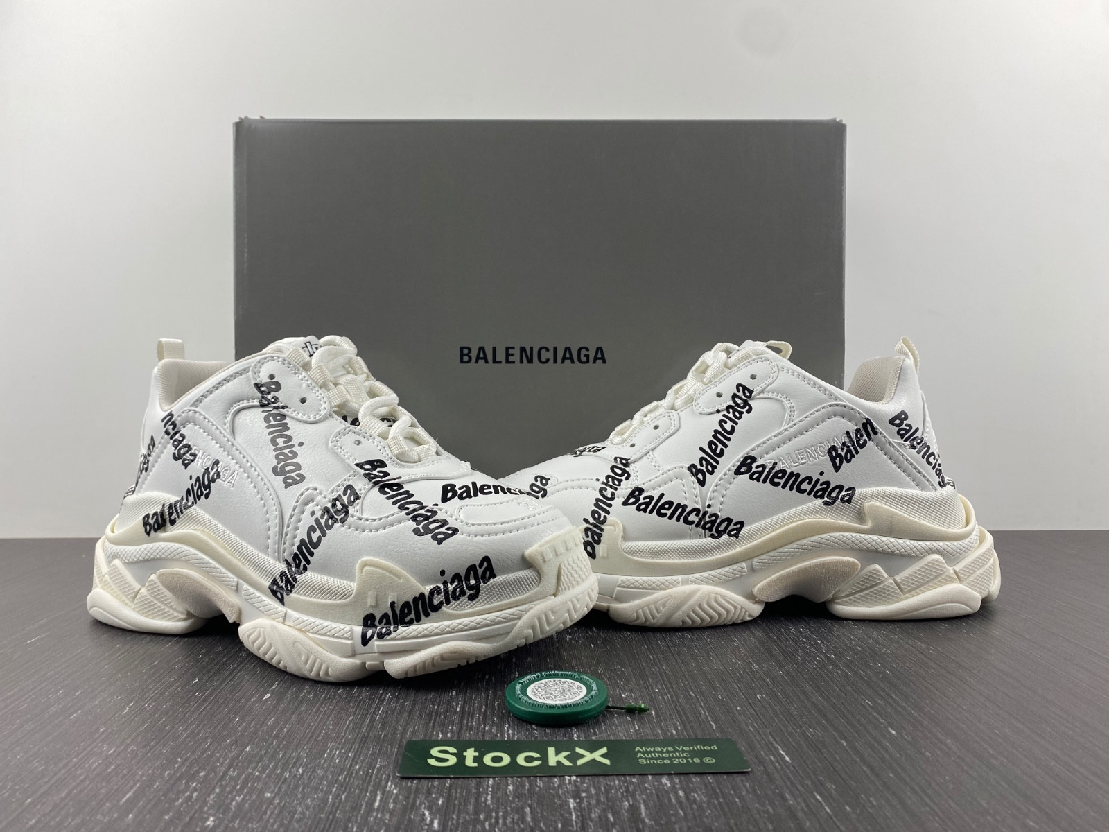 Ba*len*cia*ga triple s  524039 w2fa8 9010