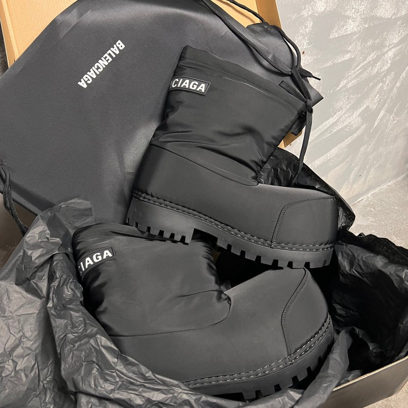 Ba*len*cia*ga boots