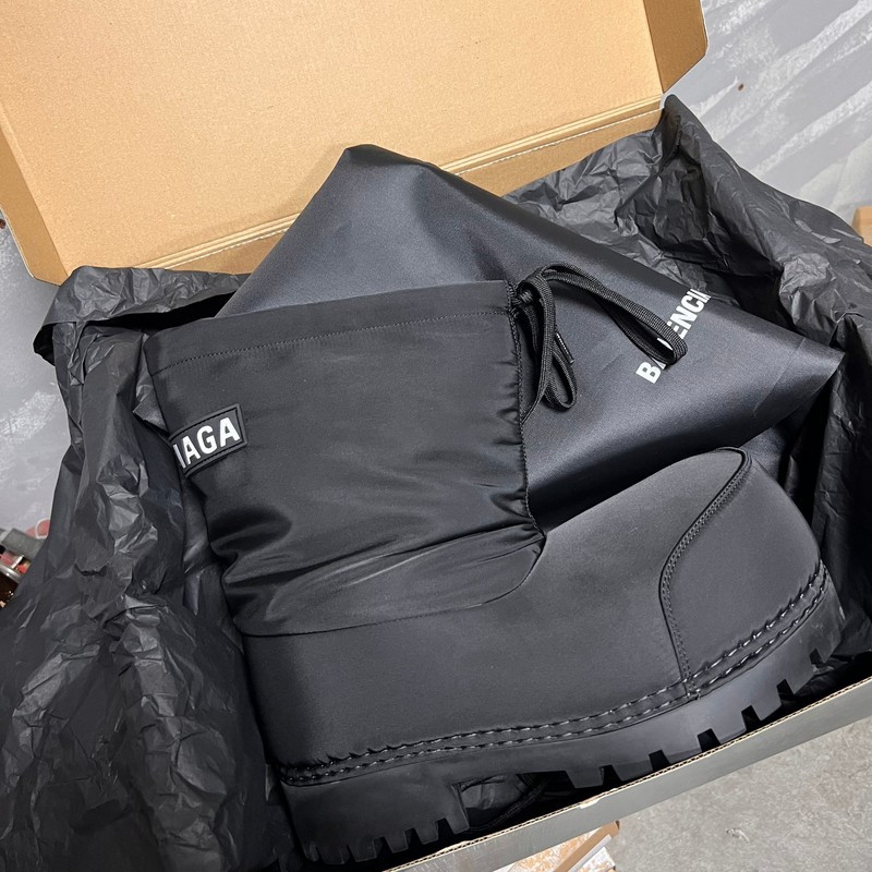 Ba*len*cia*ga boots
