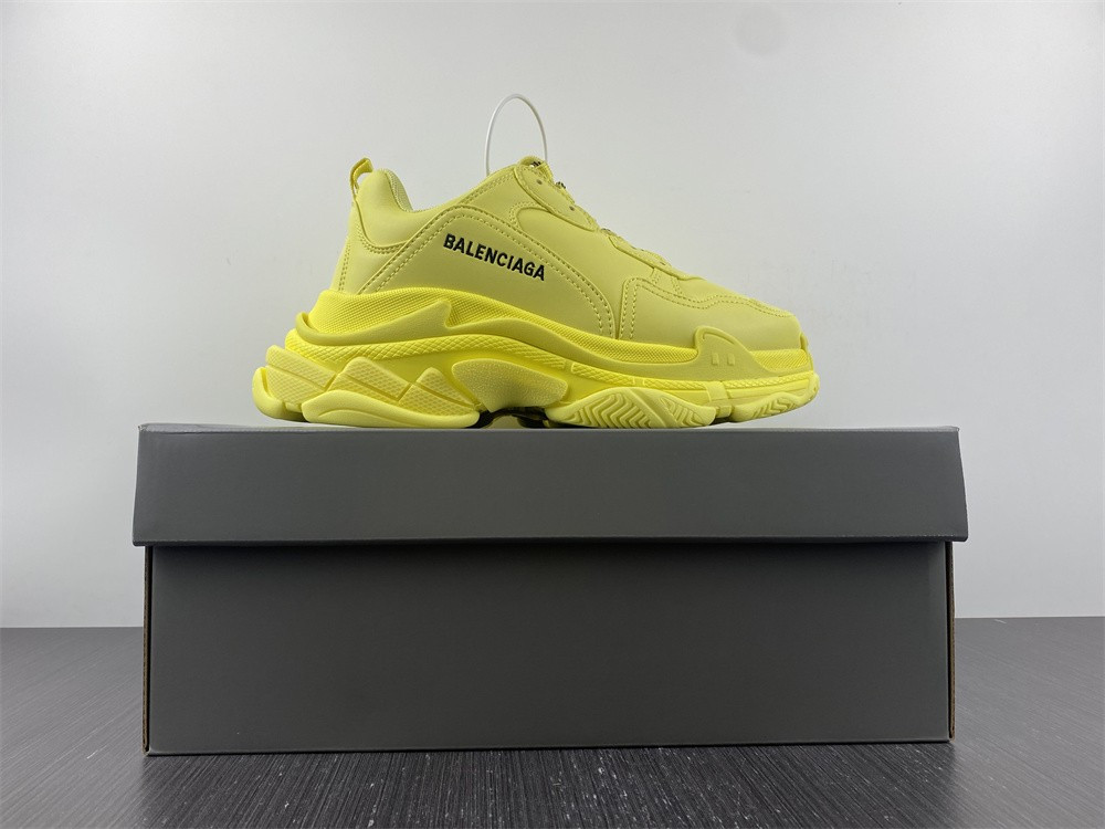 Ba*len*cia*ga triple s  524039 w1fb5 2308 33