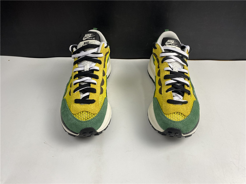 Nike Vaporwaffle sacai Tour Yellow CV1363-700