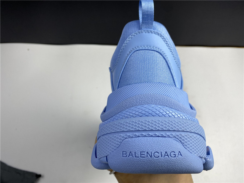 BLCG Triple S 542039-W2FW1-4906