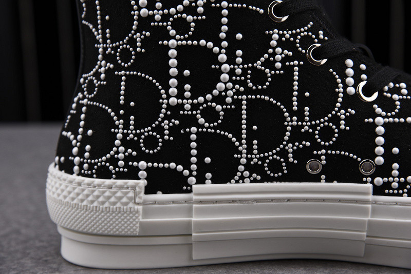 DR B23 High Top Sneaker