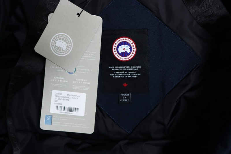 Can*a Go*e coat