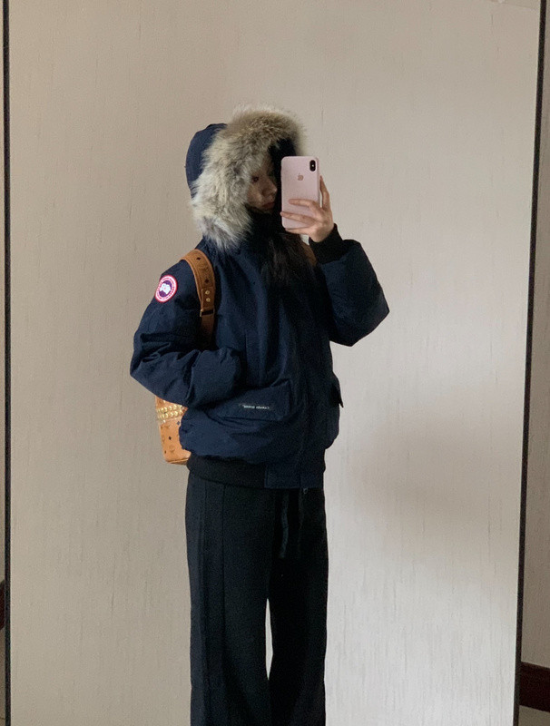 Can*a Go*e coat