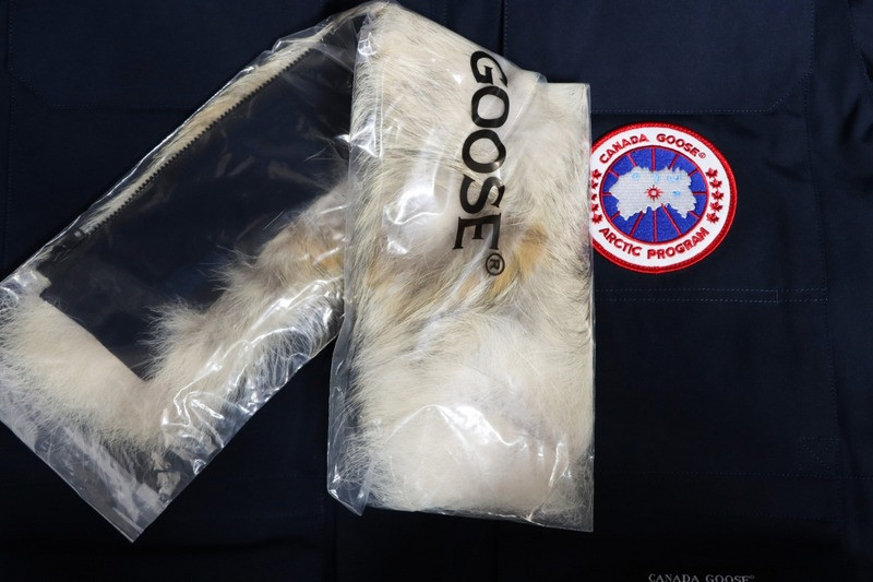 Can*a Go*e coat
