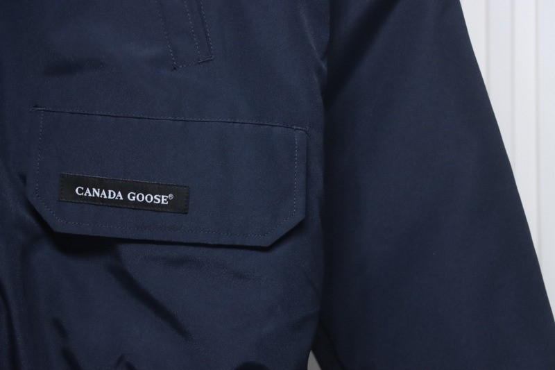 Can*a Go*e coat