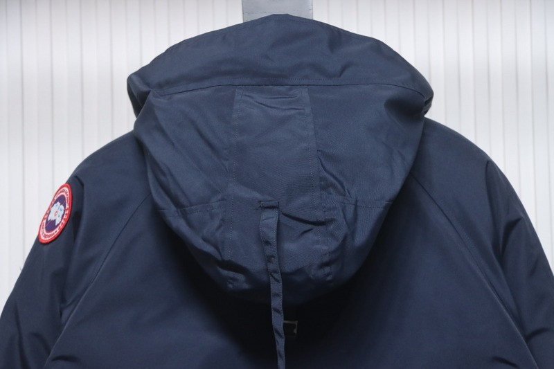 Can*a Go*e coat