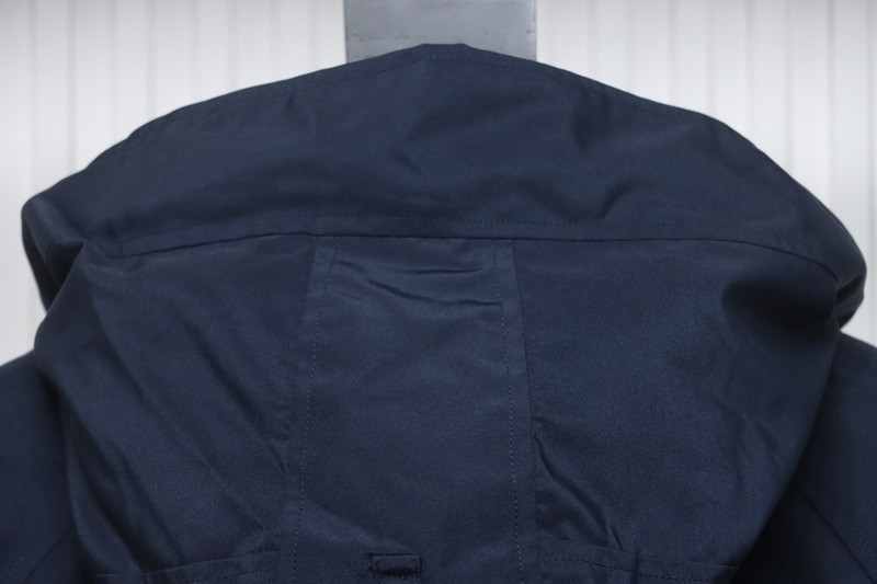 Can*a Go*e coat