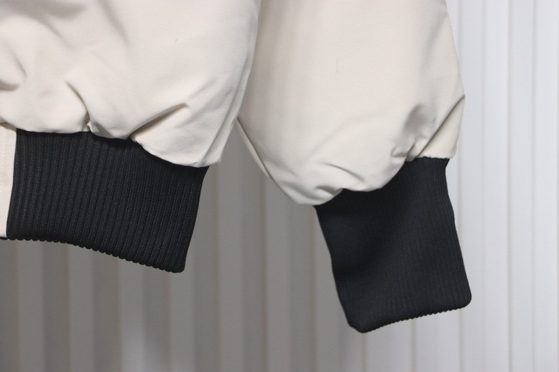 Can*a Go*e coat