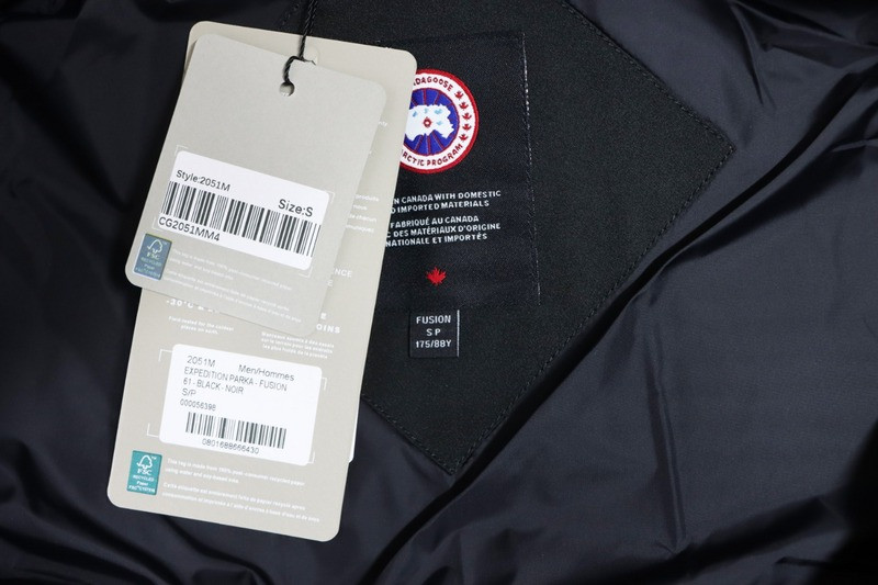 Can*a Go*e coat