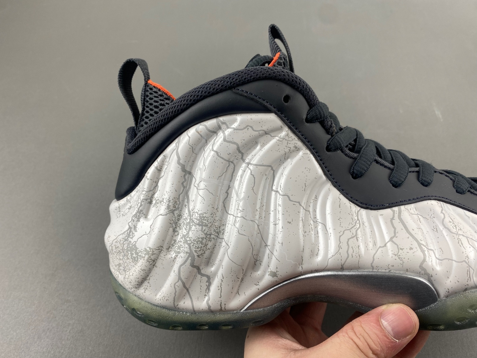 TEKKEN 8 x Nike Air Foamposite One “Jin Kazama” HF6367-001