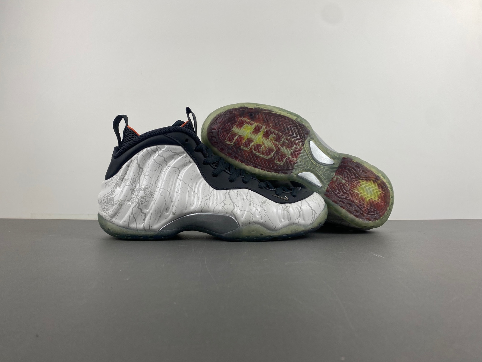 TEKKEN 8 x Nike Air Foamposite One “Jin Kazama” HF6367-001