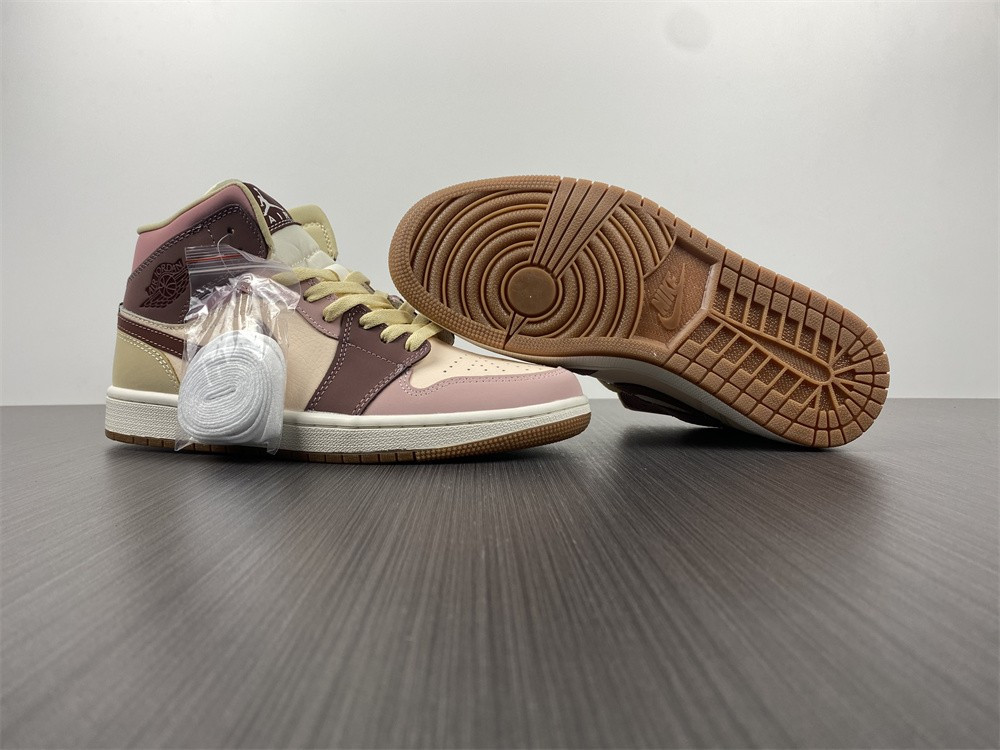 Nike Air Jordan 1 Mid DO7440-821