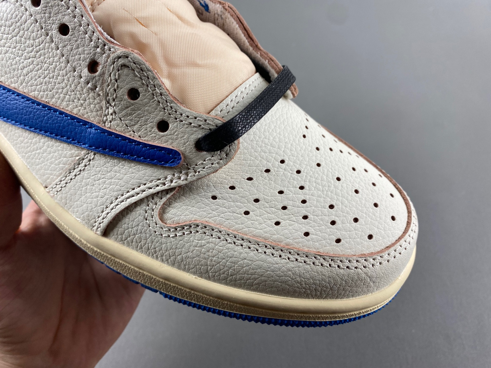 Travis Scott x Fragment x Air Jordan 1 Low OG DM7866-104