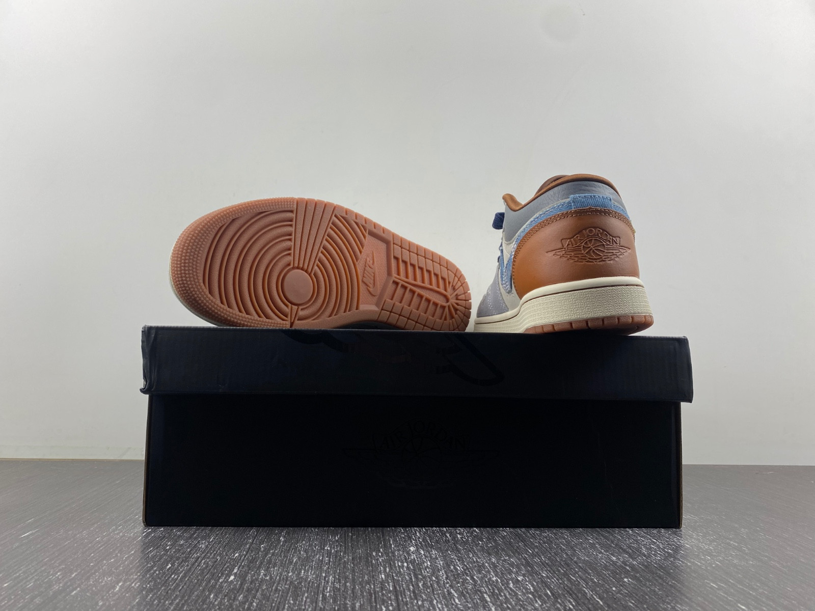 Air Jordan 1 Low FZ5042-041
