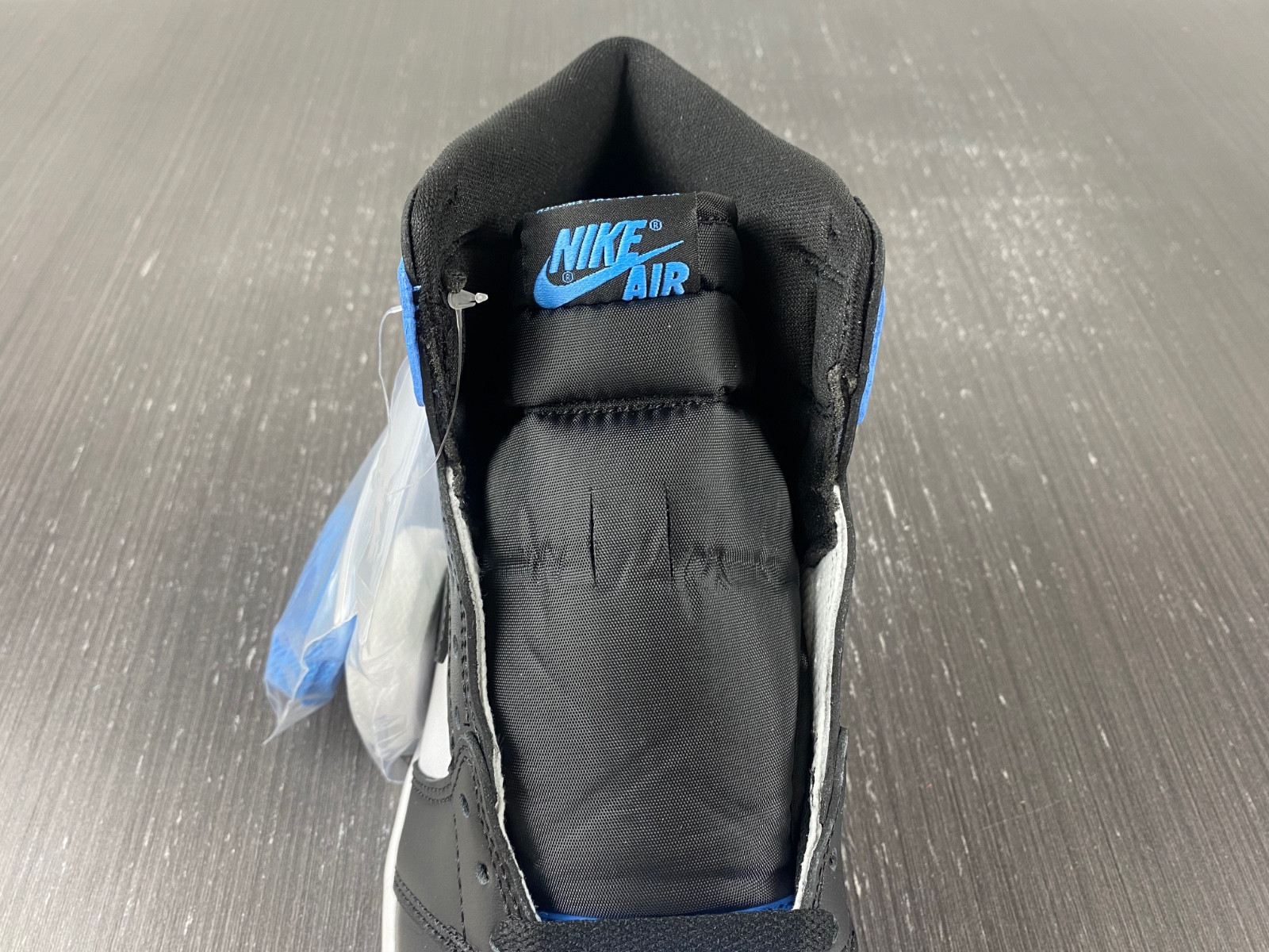 Air Jordan 1 High OG “University Blue” DZ5485-400