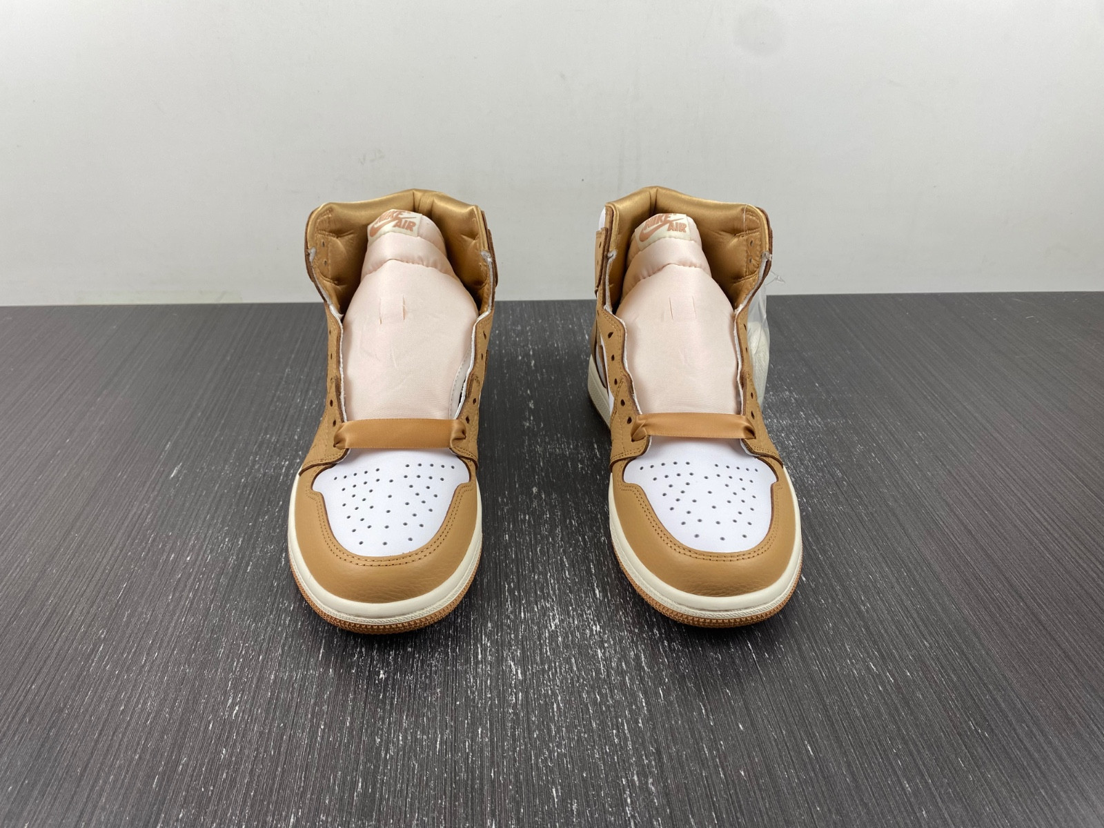 Air Jordan 1 High OG WMNS “Praline” FN6622-201