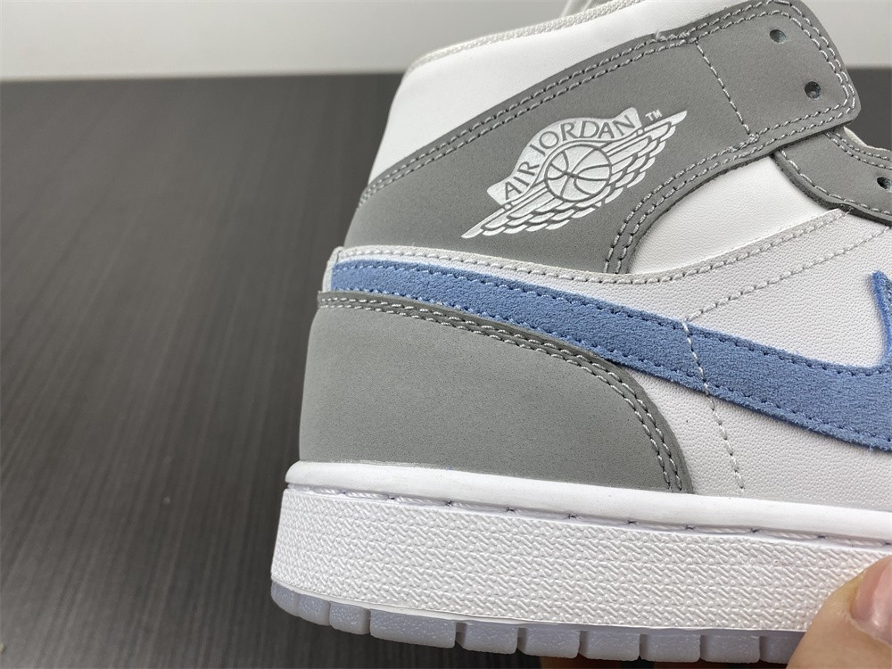 Air Jordan 1 Mid WMNS BQ6472-105