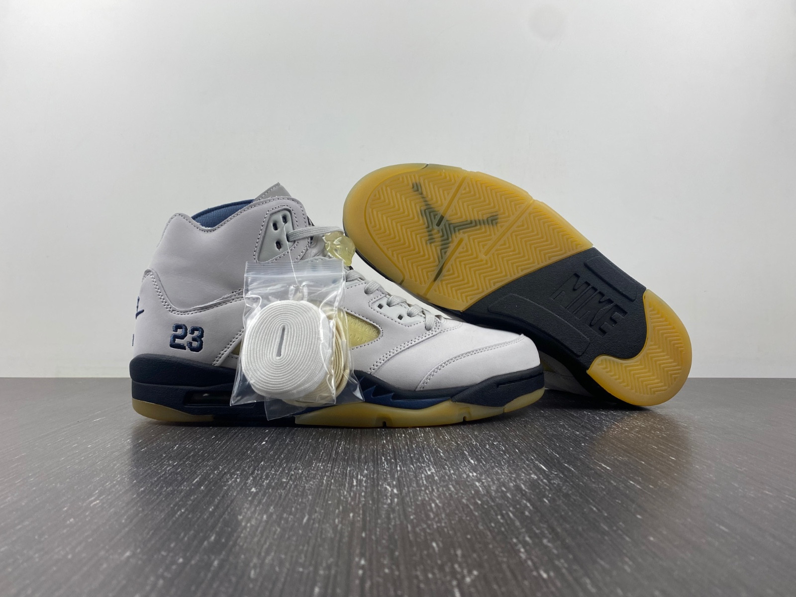 A Ma Maniere x Air Jordan 5 WMNS FZ5758-004