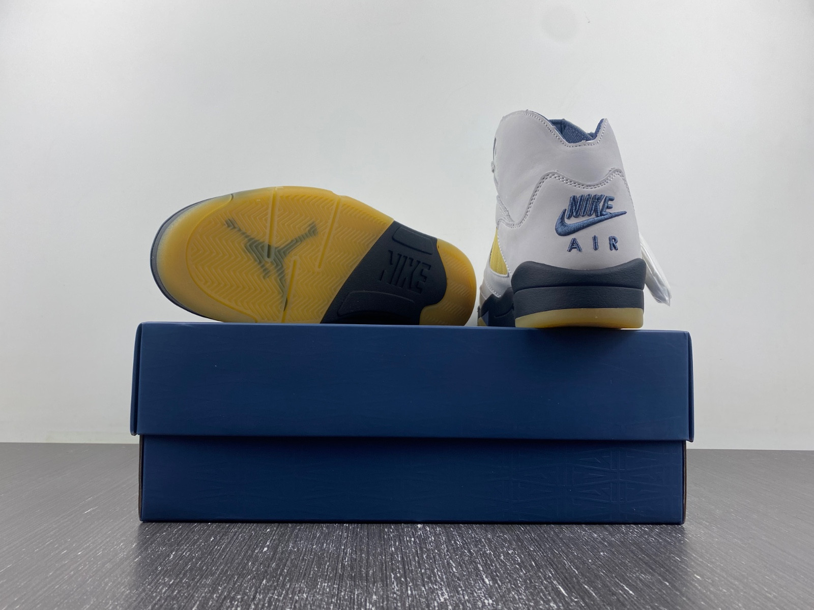 A Ma Maniere x Air Jordan 5 WMNS FZ5758-004