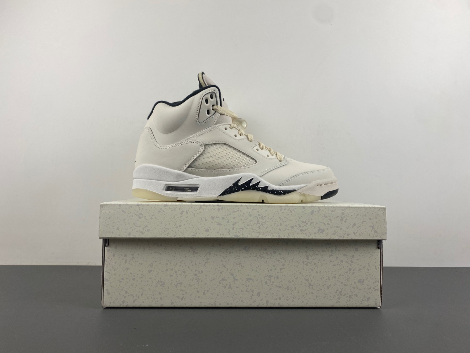 AIR JORDAN 5 RETRO
