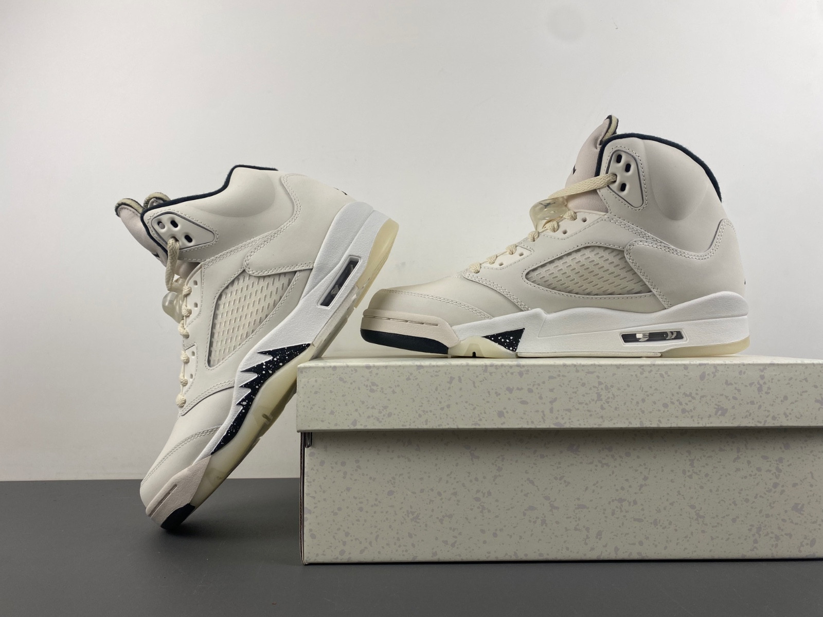 AIR JORDAN 5 RETRO