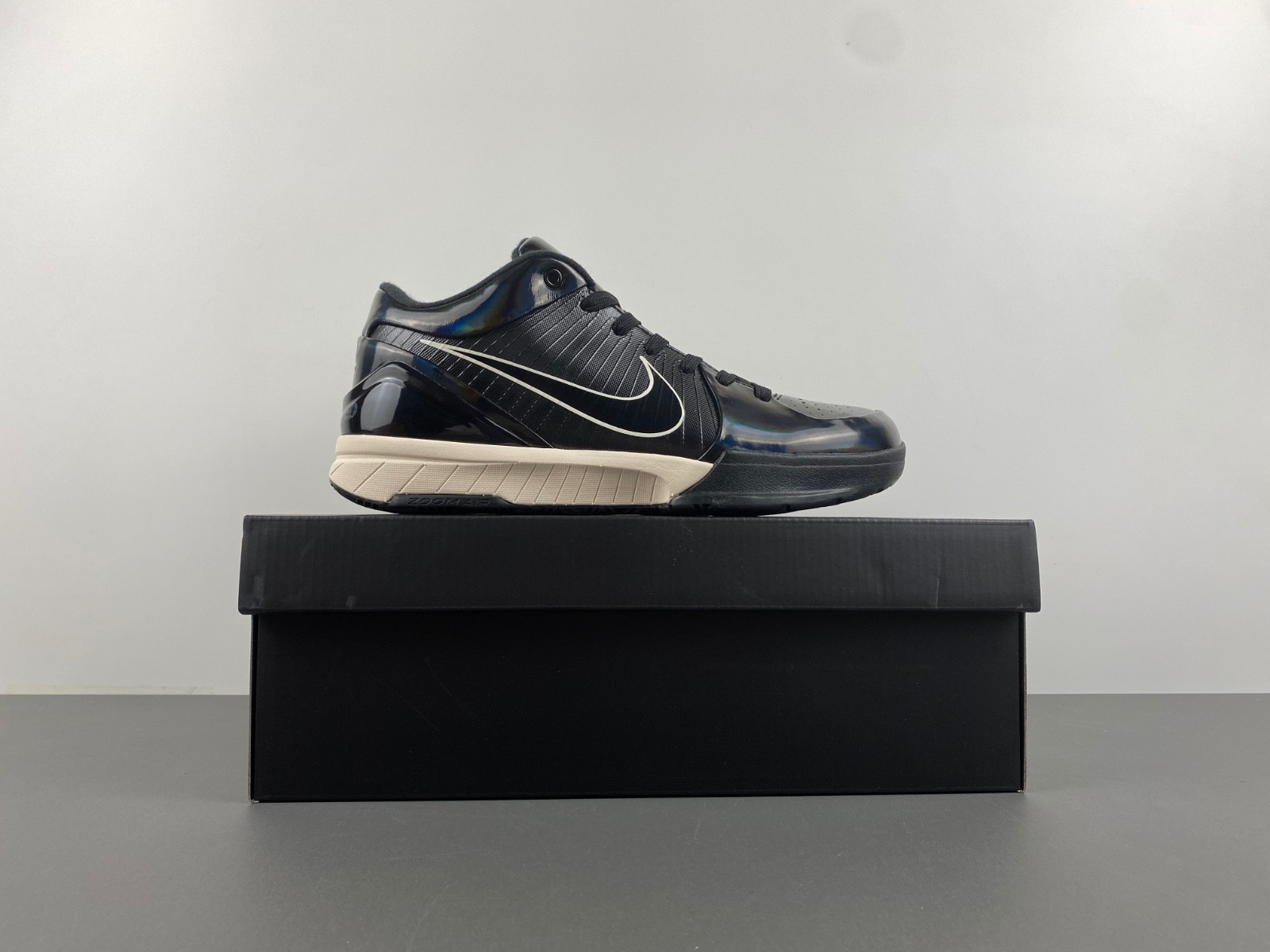 Undefeated x Kobe 4 Protro 
