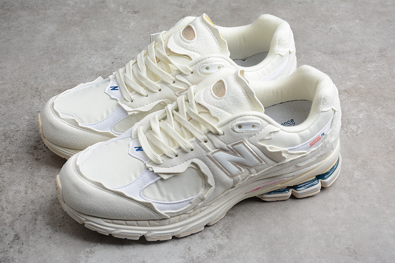 NEW Balan* Sneakers