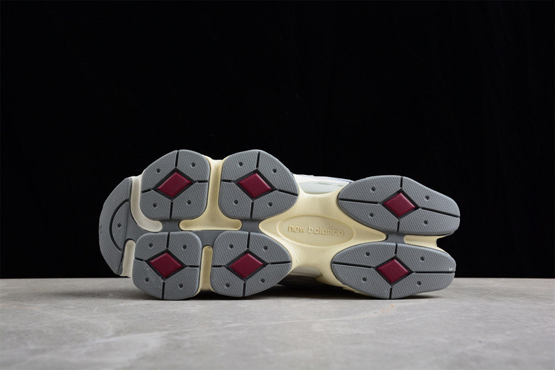 NEW Balan* Sneakers