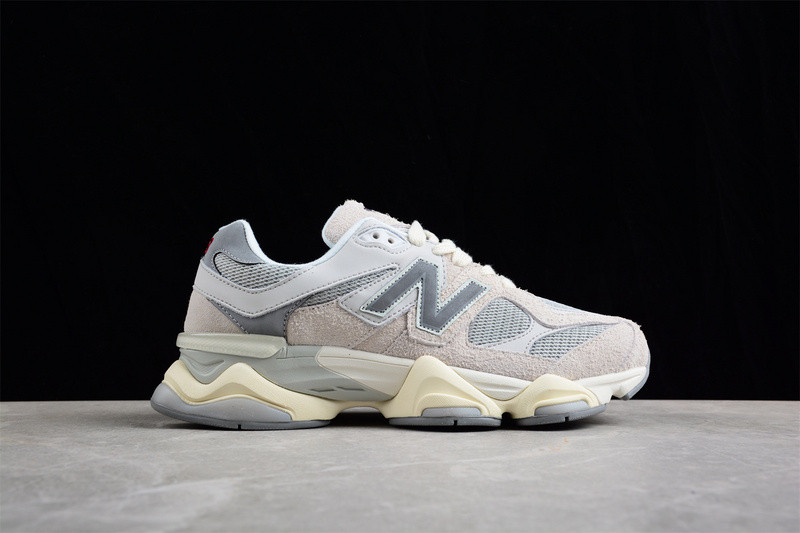 NEW Balan* Sneakers