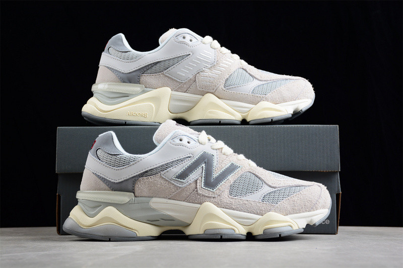 NEW Balan* Sneakers