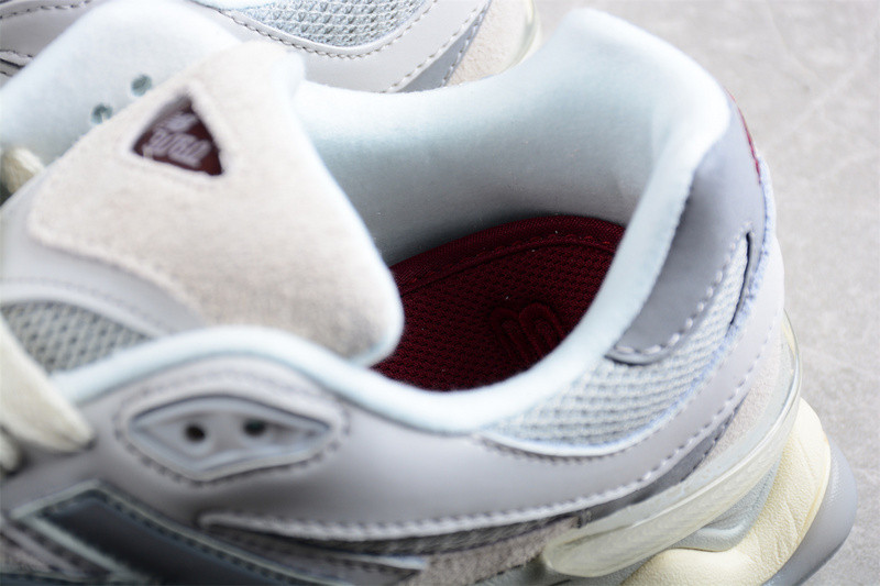 NEW Balan* Sneakers