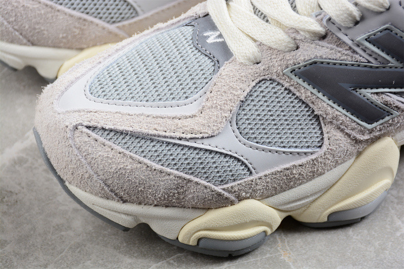 NEW Balan* Sneakers