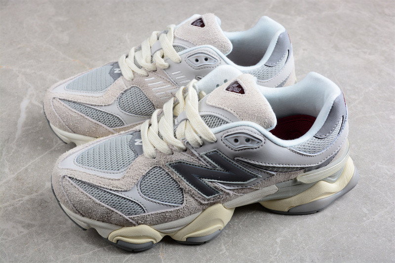NEW Balan* Sneakers