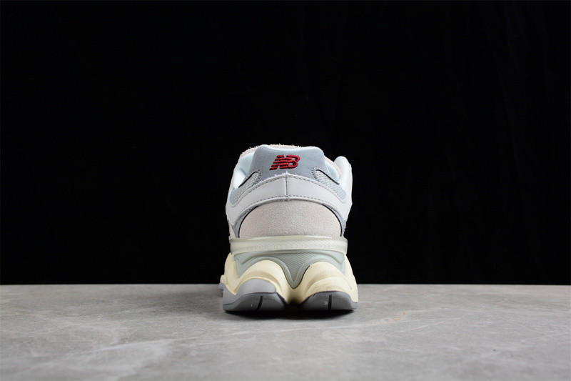 NEW Balan* Sneakers