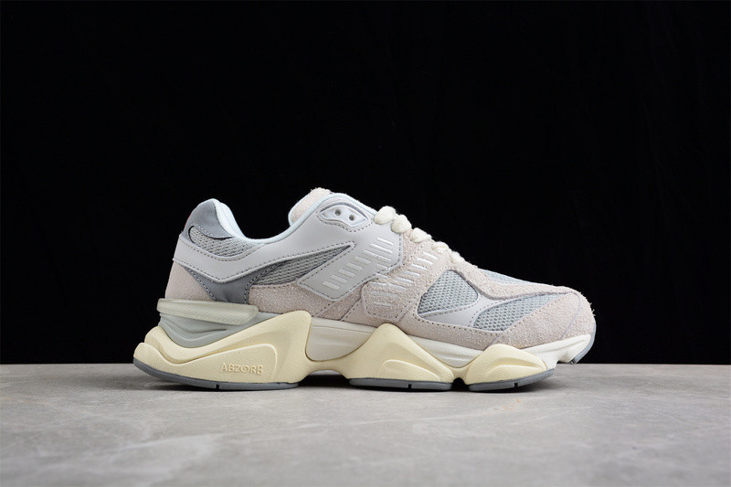 NEW Balan* Sneakers
