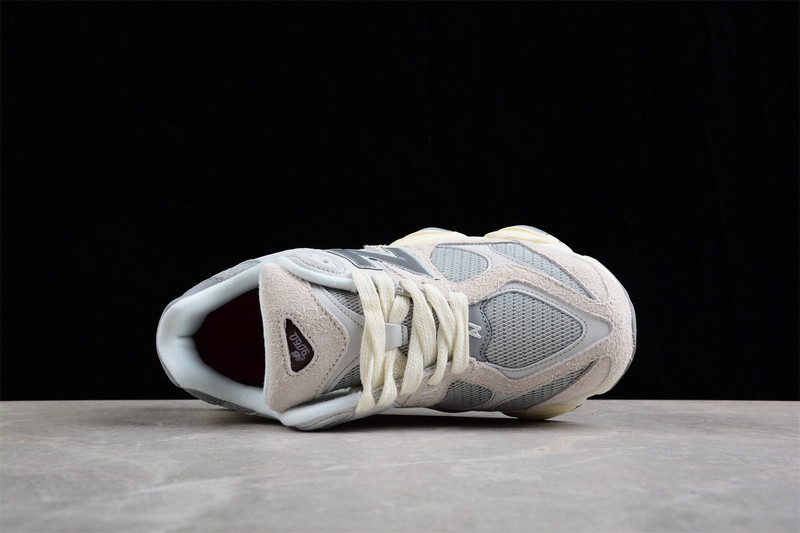 NEW Balan* Sneakers