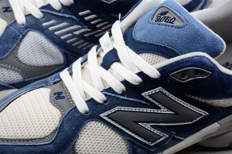 NEW Balan* Sneakers