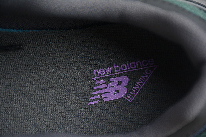 NEW Balan* Sneakers