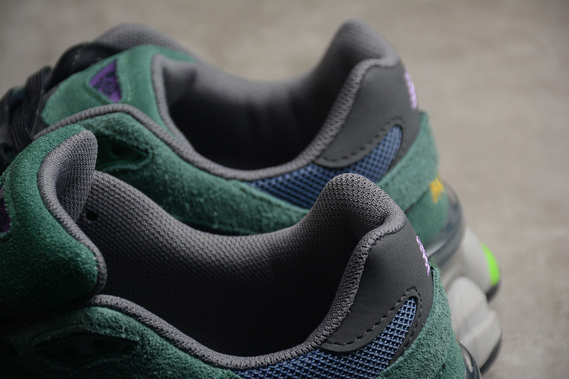 NEW Balan* Sneakers