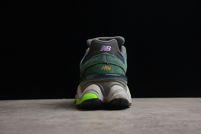 NEW Balan* Sneakers