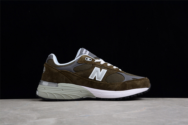 NEW Balan* Sneakers